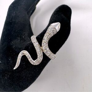924 silver snake ring with stones. Size 7/8